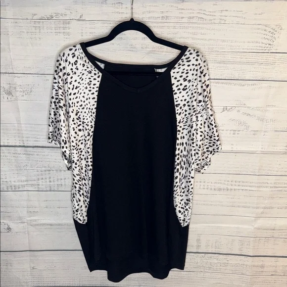 NWOT Black and White Contrast Animal Print Sleeve Top - Picture 4 of 8